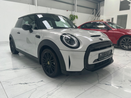 2021 MINI Hatch  €18,995