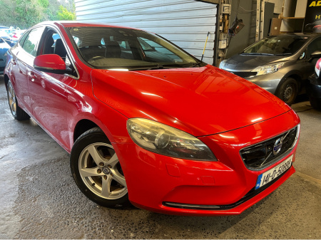 2014 Volvo V40 Automatic very low mileage €12,495
