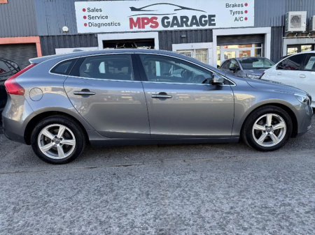 2015 Volvo V40 1.6 D2 (115hp) SE Leather €11,250