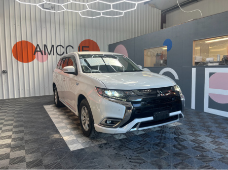 2020 Mitsubishi Outlander 2.4 HYBRID / 71k KMs / HEATED SEATS , REVERSE CAMERA & MORE