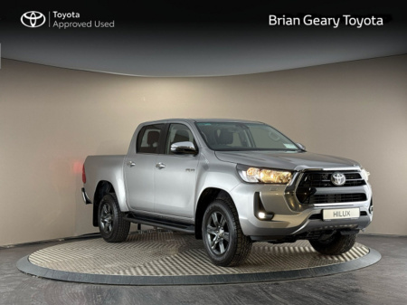 2025 Toyota Hilux 2.8 SR5 Manual