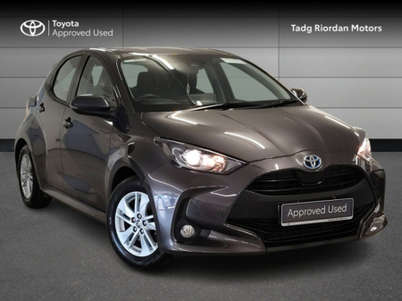2022 Toyota Yaris HYBRID LUNA