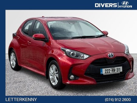 2022 Toyota Yaris Hybrid Luna