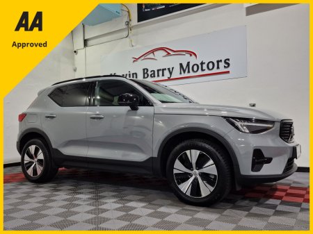 2023 Volvo XC40 T4 PLUS DARK RECHARGE AUTOMATIC **ONE OWNER / APPLE CARPLAY / CRUISE CONTROL / ELECTRIC BOOTLID / HEATED FRONT & REAR SEATS / HEATED STEERING WHEEL / 360 DEGREE CAMERA / WIRELESS PHONE CHARGING**