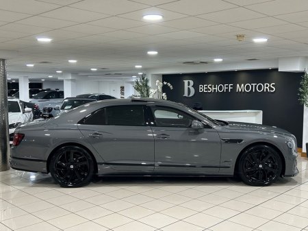 2025 Bentley Flying Spur 4.0 V8 SPEED FIRST EDITION HYBRID NEW MODEL (771 BHP)=ONLY 4000 MILES//BENTLEY WARRANTY UNTIL 2028//HUGE SPEC=CARBON PACK//TAILORED FINANCE PACKAGES A €289,995