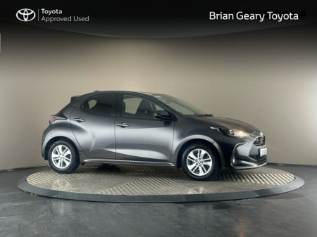 2022 Toyota Yaris HYBRID LUNA