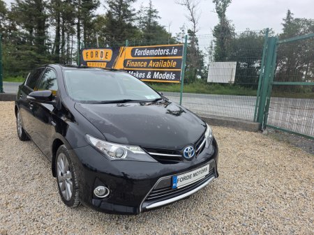 2014 Toyota Auris Auris Hybrid Luxury