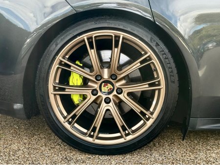 2019 Porsche Panamera E-HYBRID SPORT TURI TURISMO 462PS €69,950