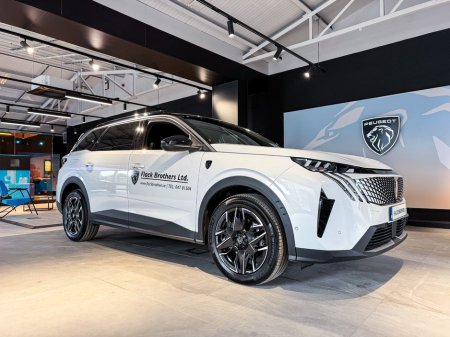 2025 Peugeot 5008 GT Hybrid 136BHP E-dcs6 Standa