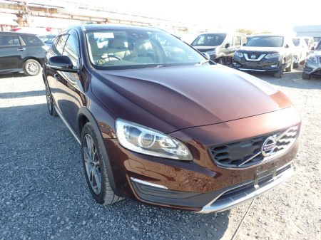 2017 Volvo V60 2.0D4 CROSS COUNTRY SE LUXURY 190BHP 5DR ESTATE AUTOMATIC // STUNNING CAR // HEATED SEATS //  BUY WITH CONFIDENCE AA AND SIMI APPROVED DEALER // FINANCE ARRANGED // ALL TRADE INS WELCOME //