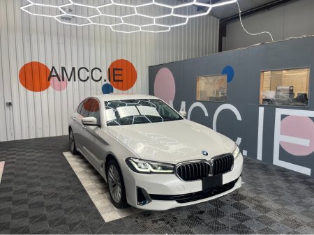 2020 BMW 5 Series 2020 530e G30 LCI BMW 5 SERIES LUXURY 2.0 PLUG-IN HYBRID / 47K KMS / CRUISE CONTROL, REVERSE CAMERA, HEATED AND COOLED SEATS & MORE