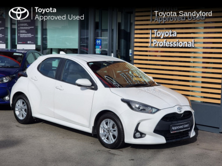 2023 Toyota Yaris NEW MODEL 1.0 LUNA // REAR CAMERA // BLUETOOTH // AIR CON // TOYOTA SAFETY SENSE // €180 ROAD TAX // FULL WARRANTY €23,445