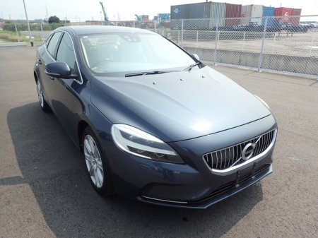 2017 Volvo V40 D4 2.0 INSCRIPTION PRO DIESEL AUTOMATIC // FULL ELECTRIC HEATED LEATHER // NORDIC LIGHT OAK INLAYS // FACELIFT MODEL // HARMON KARDON PRO // IMMACULATE EXAMPLE €16,950