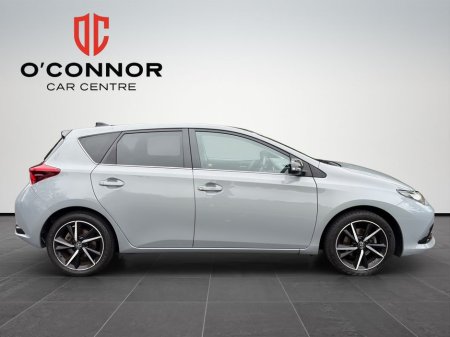 2018 Toyota Auris “Stylish Enough for the Weekend, Sensible Enough for Monday.” €15,888