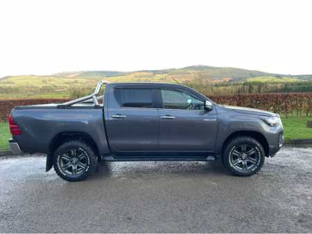 2021 Toyota Hilux 2.4 DOUBLE CAB SR5 4DR €42,950