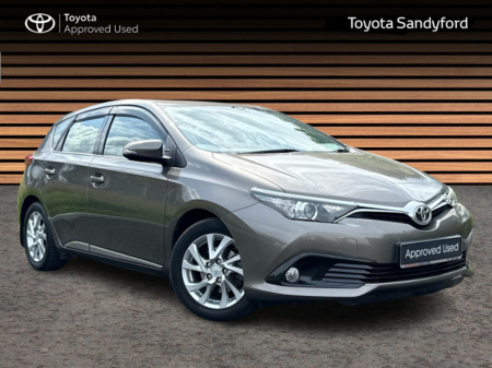 2017 Toyota Auris 1.4 D-4D LUNA DIESEL // AIR CON // BLUETOOTH // REAR CAMERA // ALLOY WHEELS // FULL WARRANTY €15,945