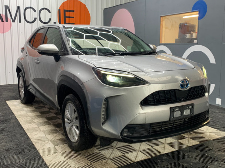 2020 Toyota Yaris Cross HYBRID G 4WD / 63k KMs / Reverse Camera, Cruise Control & More