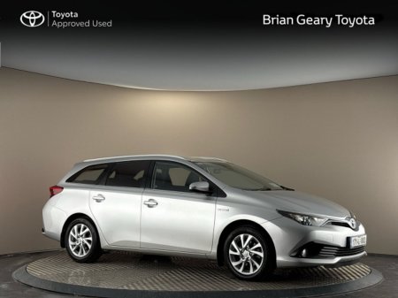 2017 Toyota Auris HYBRID LUNA T/SP