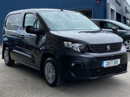 2023 Peugeot Partner 