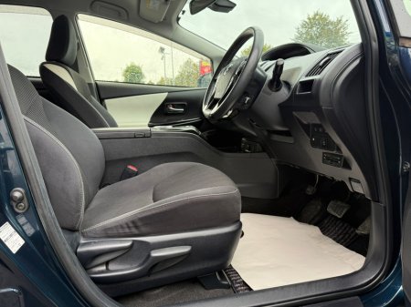 2017 Toyota Prius  €19,950