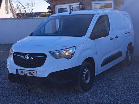 2019 Vauxhall Combo Van Edition Model 2300 1.5 Diesel with 3 seats in front and double side loading doors.