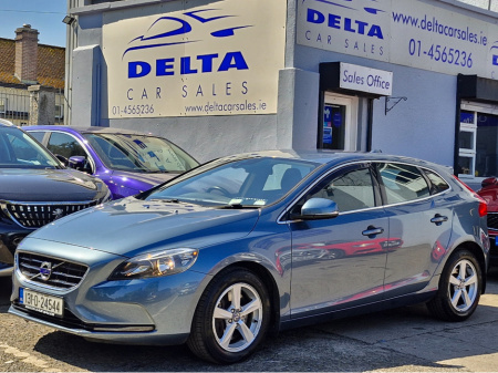 2013 Volvo V40 SE AUTOMATIC D3 150BHP NCT 09/25 TAX 01/26 ROAD TAX ONLY €280 PER YEAR 2 KEYS/ TINY MILEAGE/ FULL SERVICE HISTORY/ DIGITAL DASHBOARD/ BLUETOOTH/ REVERSE CAMERA/ HISTORY CHECKED