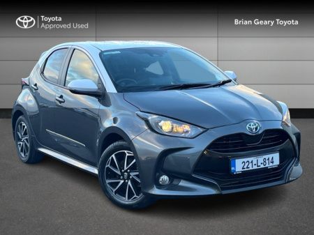 2022 Toyota Yaris HYBRID LUNA SPORT