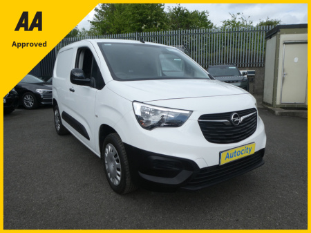 2022 Opel Combo DOE 12/25. TAX 5/25. € Plus Vat