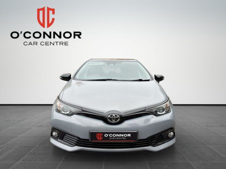 2018 Toyota Auris “Stylish Enough for the Weekend, Sensible Enough for Monday.” €15,888