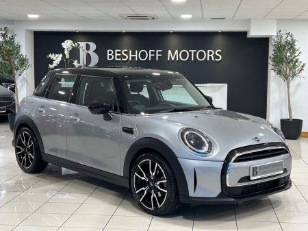2024 MINI Hatch COOPER 1.5 PETROL MANUAL 5-DOOR=LOW MILES//HUGE SPEC=COMFORT ACCESS//FULL SERVICE HISTORY=241 REG=IRISH SUPPLIED//TAILORED FINANCE PACKAGES AVAILABLE=