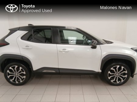 2022 Toyota Yaris CROSS LUNA / SPORT €27,950
