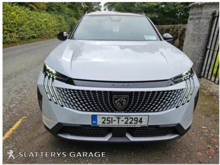2025 Peugeot 5008 GT Hybrid with Alcantara €51,995