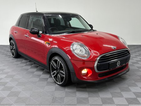 2017 MINI Cooper Black Edition 1.5P €15,950