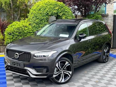 2024 Volvo XC90 T8 ULTIMATE DARK 2.0 HYBRID * MASSIVE SPEC * 7-SEATER // PANORAMIC SUNROOF // LEATHER COOLED HEATED & POWERED SEATS // HEADS-UP DISPLAY