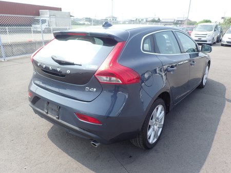 2017 Volvo V40 D4 2.0 INSCRIPTION PRO DIESEL AUTOMATIC // FULL ELECTRIC HEATED LEATHER // NORDIC LIGHT OAK INLAYS // FACELIFT MODEL // HARMON KARDON PRO // IMMACULATE EXAMPLE €16,950