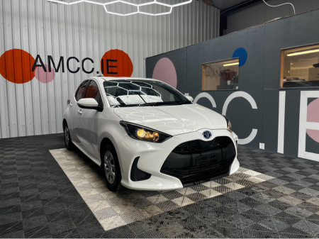 2021 Toyota Yaris 1.5 HYBRID X / 87k KMs / REVERSE CAMERA , ADAPTIVE CRUISE & MORE