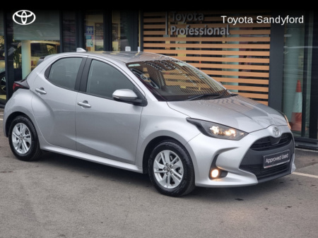 2024 Toyota Yaris HYBRID LUNA // REAR CAMERA // TOYOTA SAFETY SENSE // BLUETOOTH // AIR CON // FULL WARRANTY €26,945