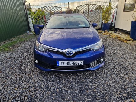 2017 Toyota Auris Hybrid Luna €14,250