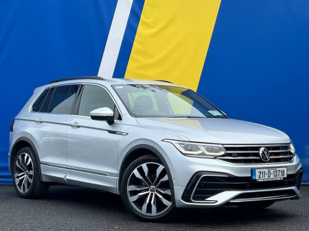 2021 Volkswagen Tiguan R-LINE 2.0 TDI // FULL R-LINE PACK // 360 SURROUND PARKING SENSORS // DIGITAL CLUSTER // HEATED MULTIFUNCTIONAL STEERING WHEEL