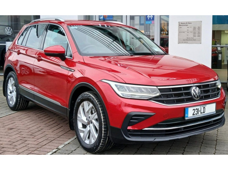 2023 Volkswagen Tiguan Life 2.0 TDI 122HP *REARVIEW CAMERA, APP CONNECT, CALL US TODAY*