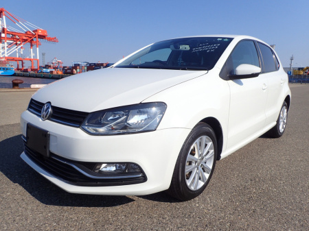 2016 Volkswagen Polo 1.2 TSI COMFORTLINE PLUS PETROL AUTOMATIC // JUST 46000 KMS // IMMACULATE EXAMPLE LIKE NEW // CRUISE CONTROL // APPLE CARPLAY // ANDROID AUTO // FOGS // MFSW // UPGRADED ALLOYS