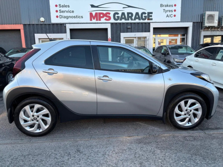 2022 Toyota Aygo 1.0 VVT-i x-play Smartphone €15,500