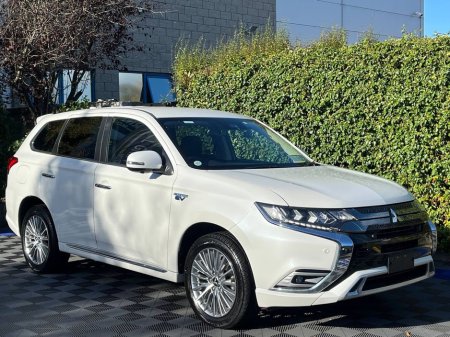 2020 Mitsubishi Outlander 4WD 2.0 PLUG-IN HYBRID AUTO // LEATHER/ALCANTARA HEATED SEATS // PARKING SENSORS // DUAL ZONE CLIMATE CONTROL