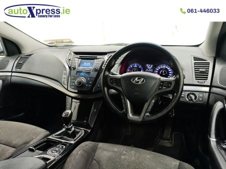 2016 Hyundai i40 Salon Executive, Reversing camera