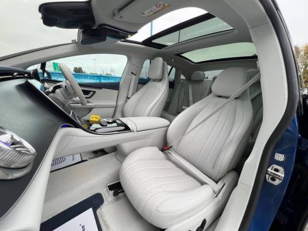 2022 Mercedes-Benz EQE EQE300 AMG-LINE // OPENING PAN ROOF // AMG-LINE LEATHER INTERIOR // APPLE CARPLAY/ANDROID AUTO €42,900