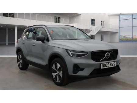 2023 Volvo XC40 T4 PLUS DARK RECHARGE AUTOMATIC **ONE OWNER / APPLE CARPLAY / CRUISE CONTROL / ELECTRIC BOOTLID / HEATED FRONT & REAR SEATS / HEATED STEERING WHEEL / 360 DEGREE CAMERA / WIRELESS PHONE CHARGING**
