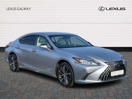 2025 Lexus ES 300 H Dynamic 2025 // Remote Central Locking // Power Folding Mirrors // USB Connection // Apple Carplay // Dual Zone Climate Control