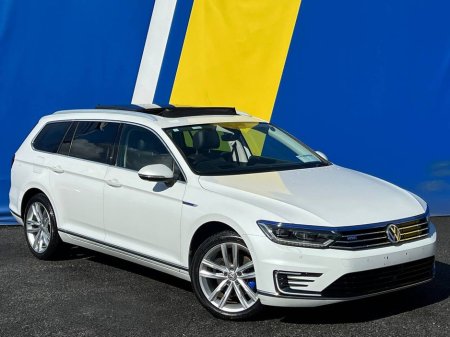 2017 Volkswagen Passat GTE VARIANT 1.4 HYBRID AUTO // TILT & SLIDE OPENING PAN ROOF // DRIVER MASSAGE SEAT // FULL SERVICE HISTORY
