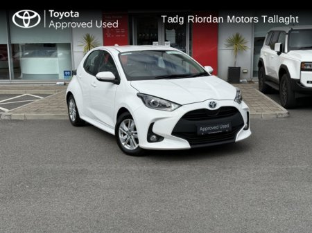 2022 Toyota Yaris hybrid luna