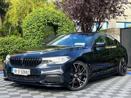 2019 BMW 5 Series 530e M-SPORT COMPETITION 2.0 HYBRID // HARMAN/KARDON SOUND SYSTEM // LEATHER HEATED & POWERED SEATS // SAT NAV